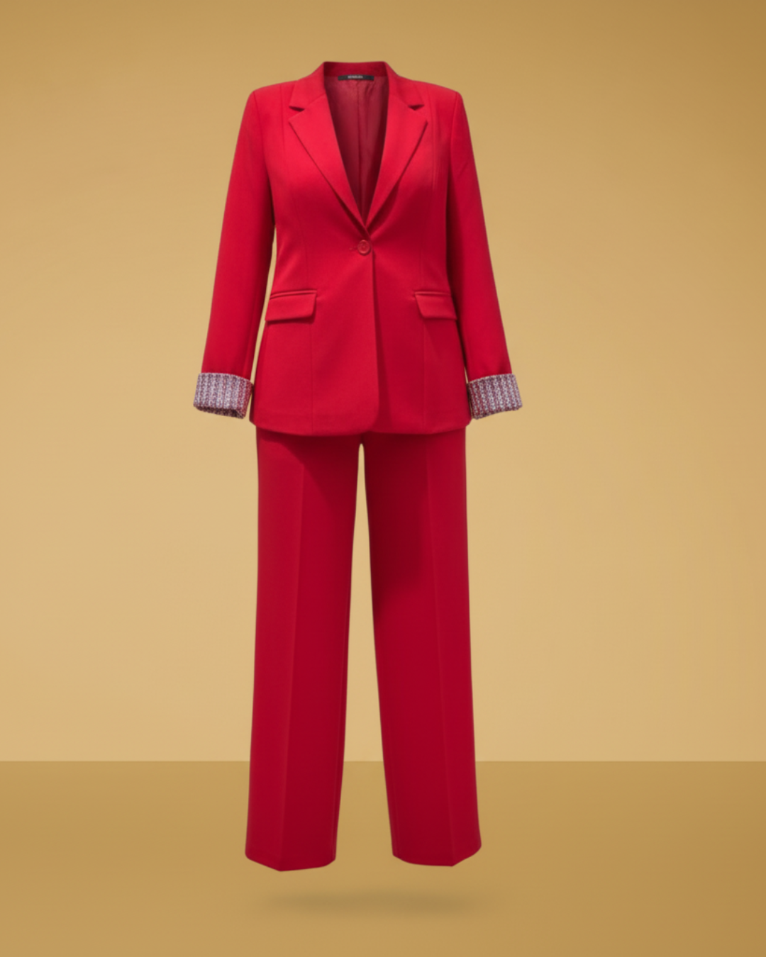 Tailleur Rouge Impérial – Élégance Classique