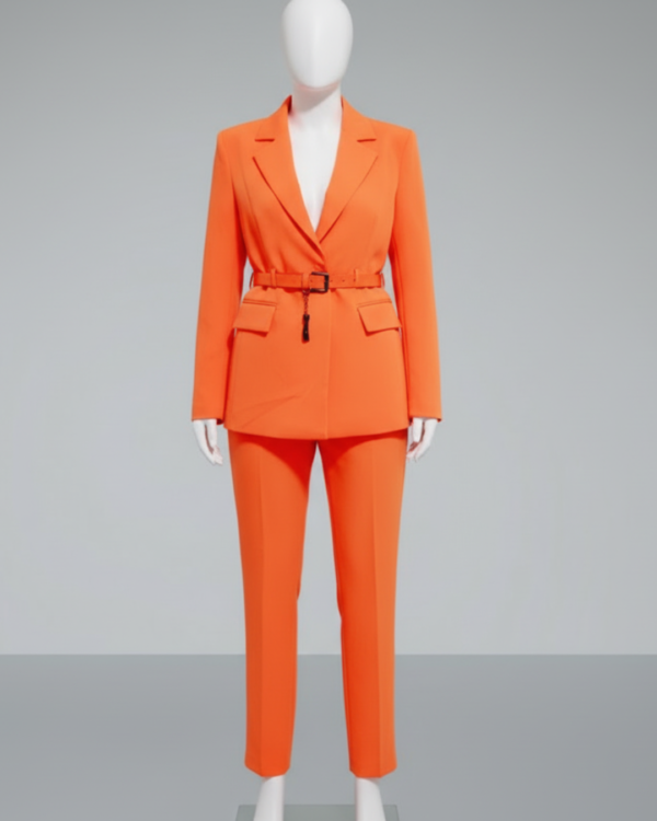 Ensemble Tailleur Orange Signature – Coupe Ceinturée Élégante